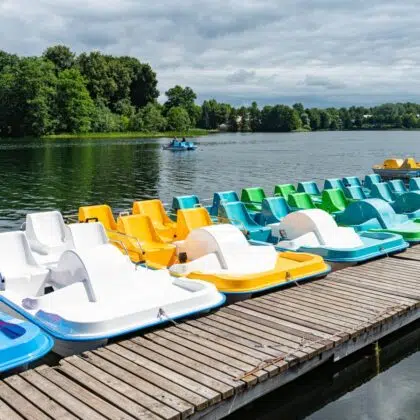 Tretboote am See